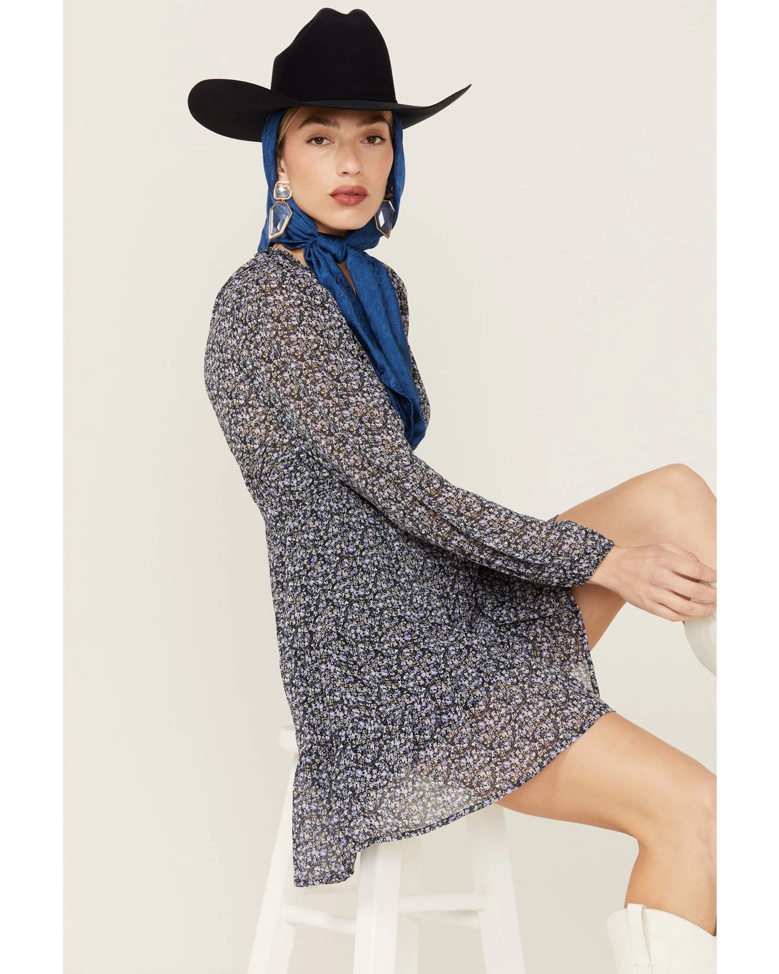 Lush Women's Floral Long Sleeve Smocked Mini Dress 6 Lush Women's Floral Long Sleeve Smocked Mini Dress - Image 4