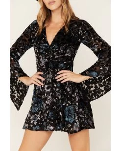 Shyanne Women's Flare Sleeve Burn Out Velvet Dress -Western Fashion 2000380655 001 P3